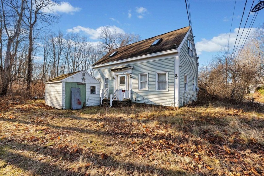 In need of renovations, this property has incredible potential - Beach Home for sale in Kennebunkport, Maine on Beachhouse.com