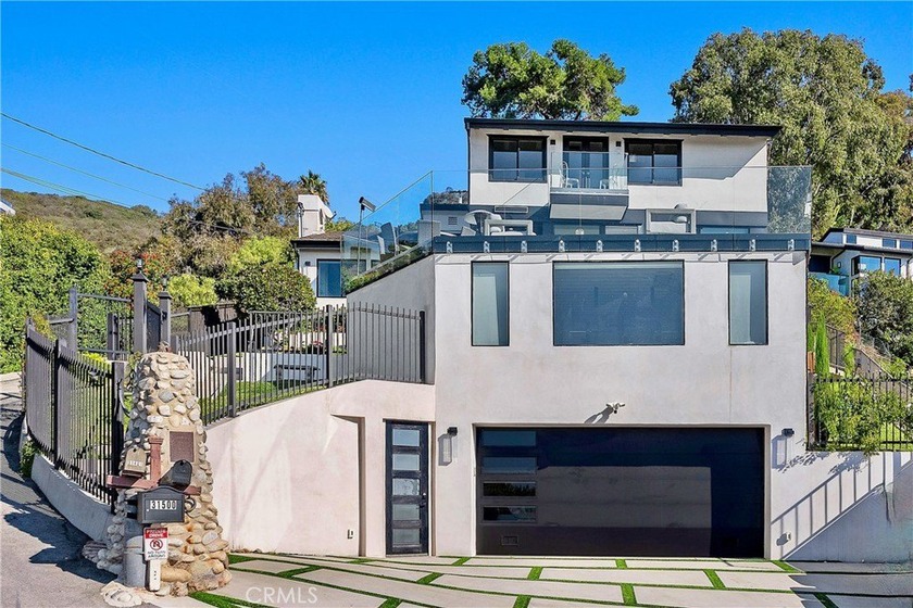 Expansive Ocean View Compound. Experience panoramic 180?+ ocean - Beach Home for sale in Laguna Beach, California on Beachhouse.com