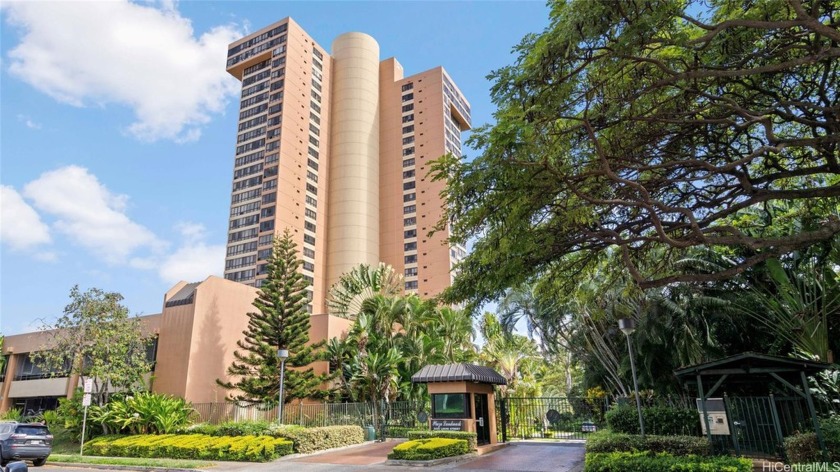 Motivated Seller, Submit Your Best Offer! Discover your canvas - Beach Condo for sale in Honolulu, Hawaii on Beachhouse.com