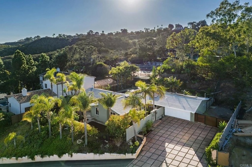 Experience coastal luxury in this beautifully updated Encinitas - Beach Home for sale in Encinitas, California on Beachhouse.com