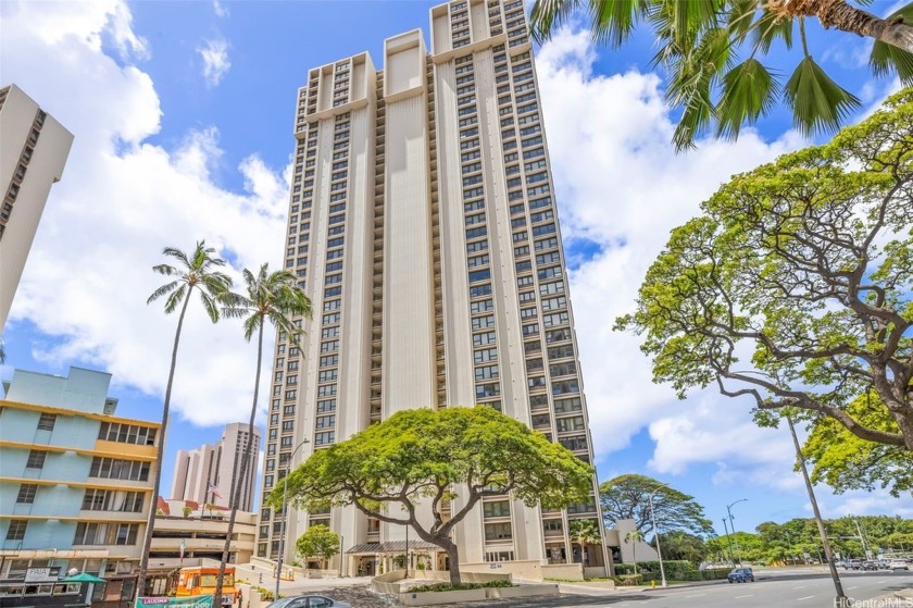 Corner unit and fully renovated in a highly desirable building - Beach Condo for sale in Honolulu, Hawaii on Beachhouse.com