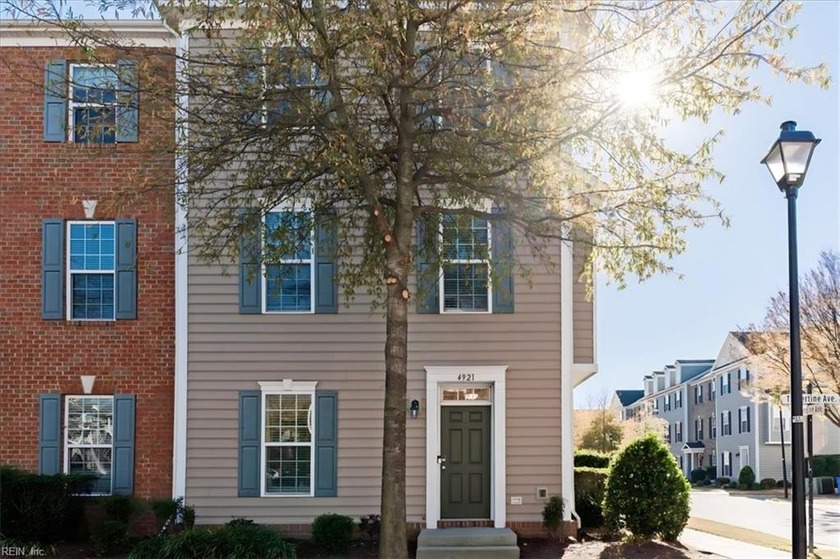 This beautifully maintained 4-bed, 3.5-bath end-unit townhouse - Beach Townhome/Townhouse for sale in Virginia Beach, Virginia on Beachhouse.com