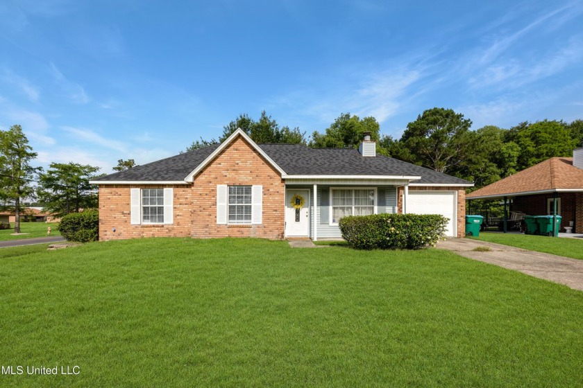 Incredibly Charming 3 bed 2 bath home, Perfect for the first - Beach Home for sale in Gulfport, Mississippi on Beachhouse.com