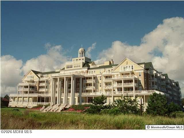 A refined coastal residence at The Essex & Sussex, Spring Lake's - Beach Condo for sale in Spring Lake, New Jersey on Beachhouse.com