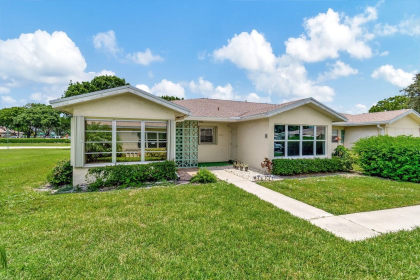 Welcome to your vision of exquisite living, artfully brought to - Beach Home for sale in Delray Beach, Florida on Beachhouse.com