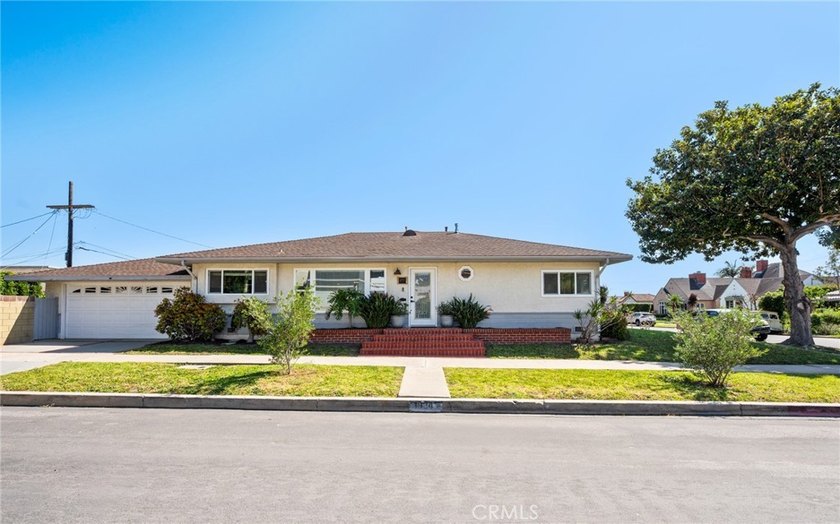 Located in the desirable Vista Del Oro neighborhood, this - Beach Home for sale in San Pedro, California on Beachhouse.com