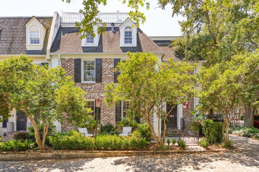 Located South of Broad between Rainbow Row and Waterfront Park - Beach Townhome/Townhouse for sale in Charleston, South Carolina on Beachhouse.com