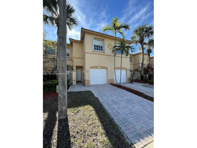 This  Beautiful townhome features 3 bedroom, 2.5 bath, located - Beach Townhome/Townhouse for sale in Pembroke Pines, Florida on Beachhouse.com