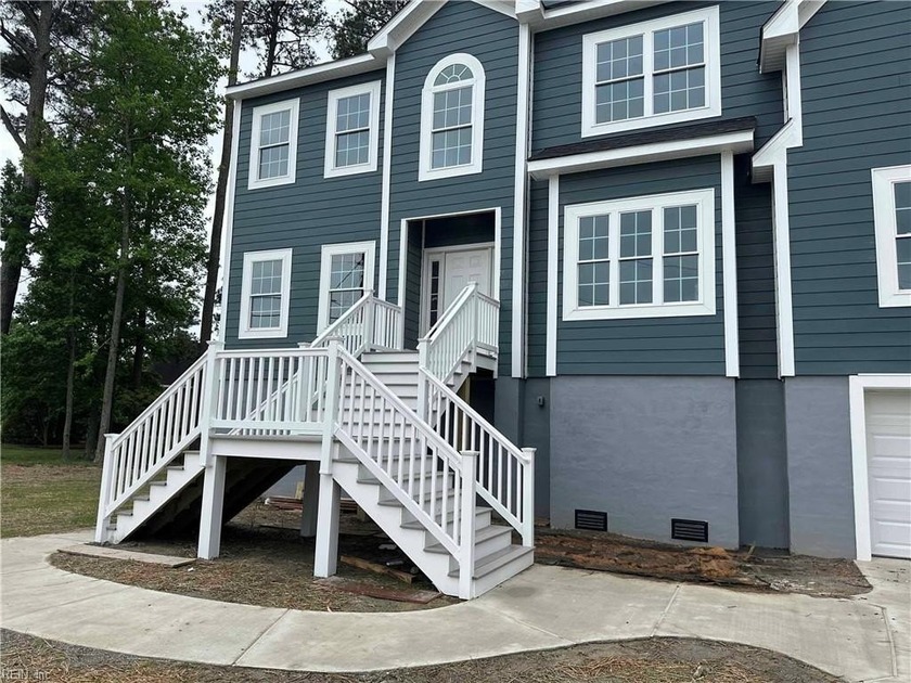 Welcome home to this spacious 7-bedroom, 5 bathroom home - Beach Home for sale in Hampton, Virginia on Beachhouse.com