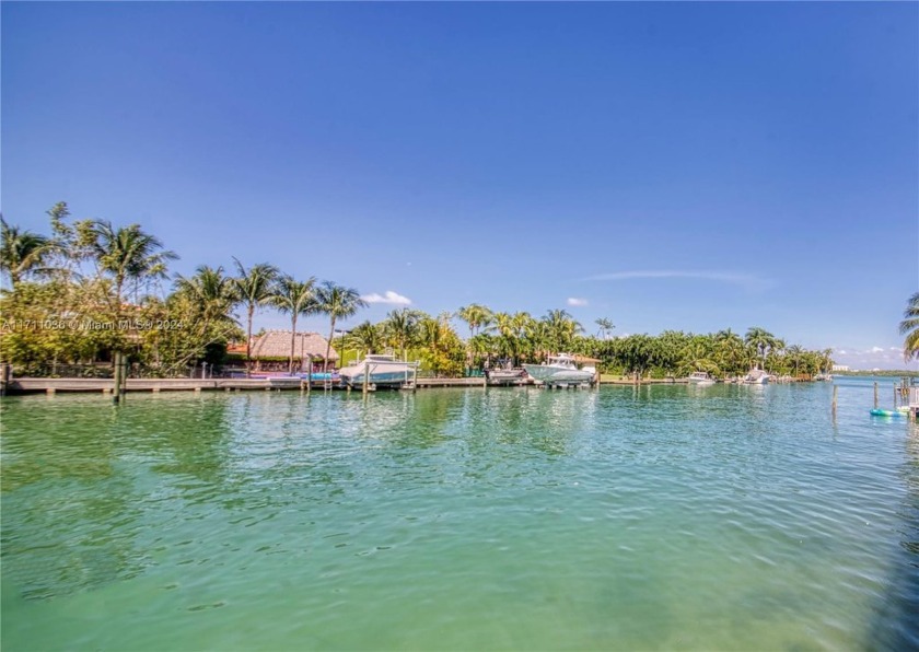 Inviting and spacious waterfront condo in Bay Harbor Islands - Beach Condo for sale in Bay Harbor Islands, Florida on Beachhouse.com