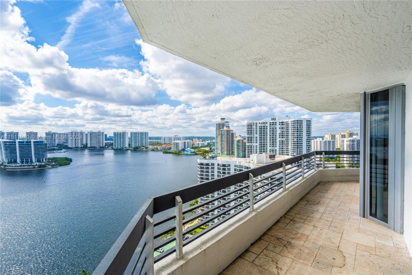 Looking for a spectacular view? Look no futher. Located on the - Beach Condo for sale in Aventura, Florida on Beachhouse.com