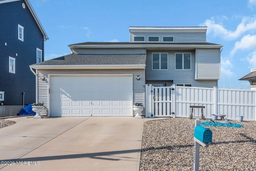 Private balcony. 60 ft of waterfront. The kind of view you don't - Beach Home for sale in Forked River, New Jersey on Beachhouse.com