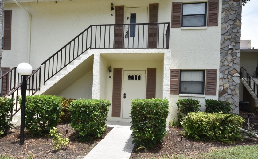 This lovely ground floor 2 bedroom, 2 bathroom end-unit located - Beach Condo for sale in Bradenton, Florida on Beachhouse.com