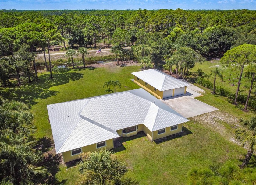 This 4BR/3BA home with a detached 24'x45' garage is the perfect - Beach Home for sale in Palm Beach Gardens, Florida on Beachhouse.com