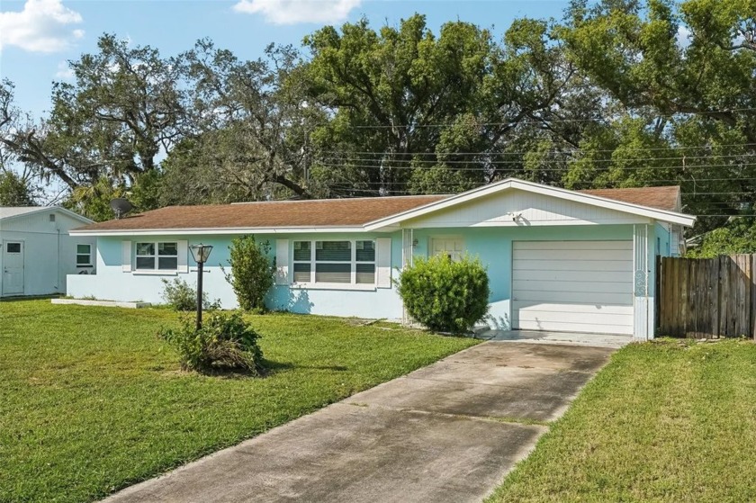 FULLY UPDATED....NEW WINDOWS...NEW WATER HEATER... ALLOWED - Beach Home for sale in Seminole, Florida on Beachhouse.com