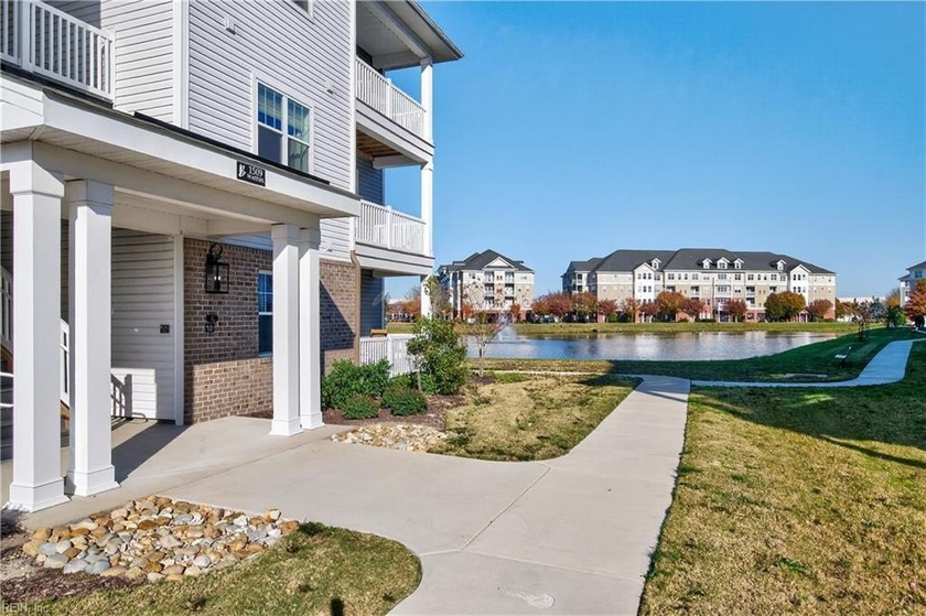 Your new home awaits! This nearly new end-unit lakefront condo - Beach Condo for sale in Chesapeake, Virginia on Beachhouse.com