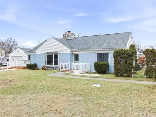 WELCOME TO THIS INCREDIBLY SPACIOUS 2558 SQFT 5 BEDROOM, 3 BATH - Beach Home for sale in Port Huron, Michigan on Beachhouse.com