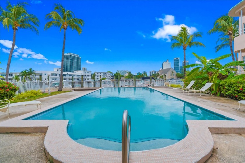 Waterfront.This cozy unit with a beautiful view to the - Beach Condo for sale in Miami Beach, Florida on Beachhouse.com