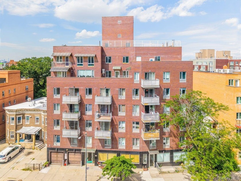 Just listed! This rare 1-bedroom, 2-bath condo with a balcony - Beach Condo for sale in Flushing, New York on Beachhouse.com