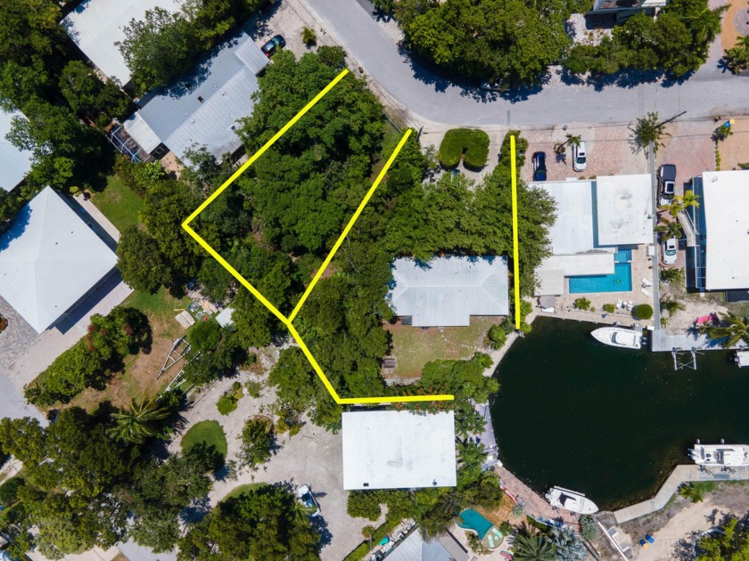 This waterfront legal duplex plus the adjacent lot is now for - Beach Home for sale in Plantation Key, Florida on Beachhouse.com