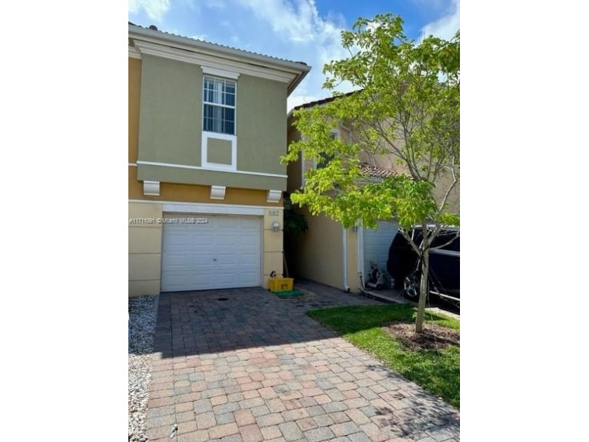 This property offers 3 rooms and 2 bathrooms and half-bath a - Beach Townhome/Townhouse for sale in West Palm Beach, Florida on Beachhouse.com