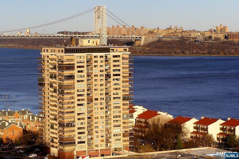 Beautiful Hudson Harbour condo, south facing with river view and - Beach Condo for sale in Edgewater, New Jersey on Beachhouse.com