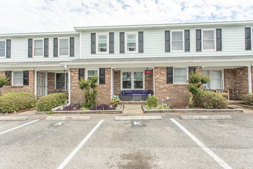 Just 1000 feet from the OCEAN, this charming townhouse is the - Beach Townhome/Townhouse for sale in Myrtle Beach, South Carolina on Beachhouse.com