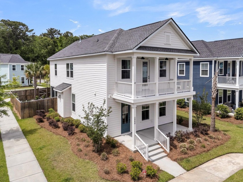Welcome home to 2866 Sugarberry Lane, nestled in the charming - Beach Home for sale in Johns Island, South Carolina on Beachhouse.com