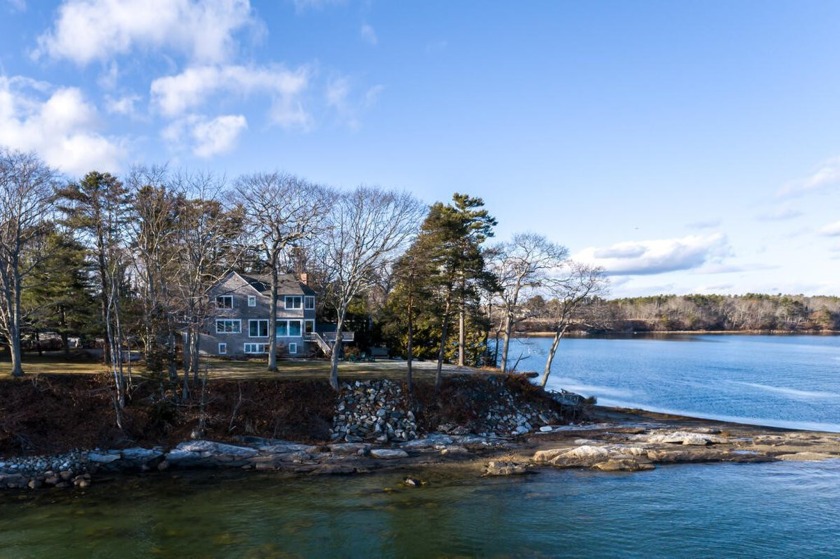 Contemporary home on prime point lot on Maquoit Bay with deep - Beach Home for sale in Freeport, Maine on Beachhouse.com