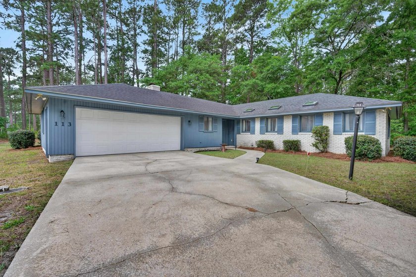 Located in the established golf course community of Wedgefield - Beach Home for sale in Georgetown, South Carolina on Beachhouse.com