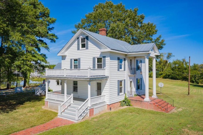 Charming 1920s farmhouse on Cockrell's Creek with deep water - Beach Home for sale in Reedville, Virginia on Beachhouse.com