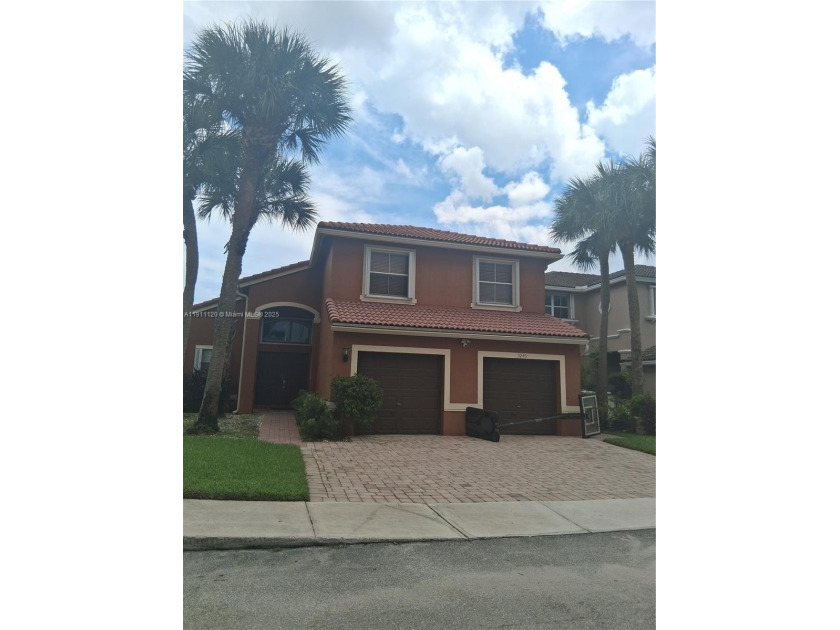 Most wanted 4/2.5 Mahogany home located in Mapleridgw. Huge - Beach Home for sale in Hollywood, Florida on Beachhouse.com