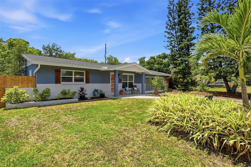 Experience Florida living in this meticulously maintained 2 - Beach Home for sale in Seminole, Florida on Beachhouse.com