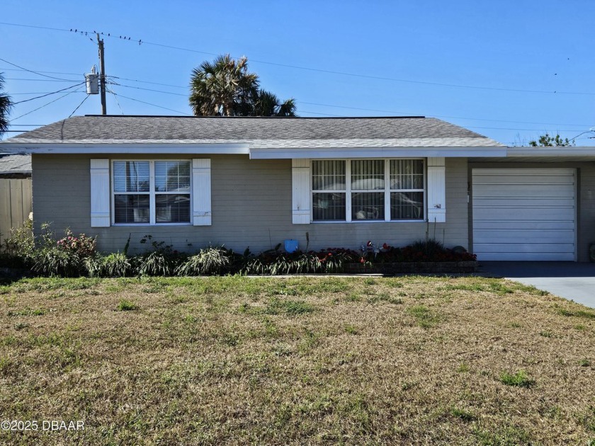 Tidy, well-maintained beachside bungalow nestled between the - Beach Home for sale in Ormond Beach, Florida on Beachhouse.com