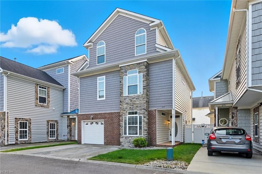 Beautifully updated single family detached condo with low fees - Beach Condo for sale in Virginia Beach, Virginia on Beachhouse.com