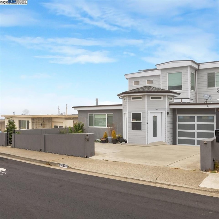 Experience sweeping ocean vistas from the kitchen, dining room - Beach Home for sale in Pacifica, California on Beachhouse.com
