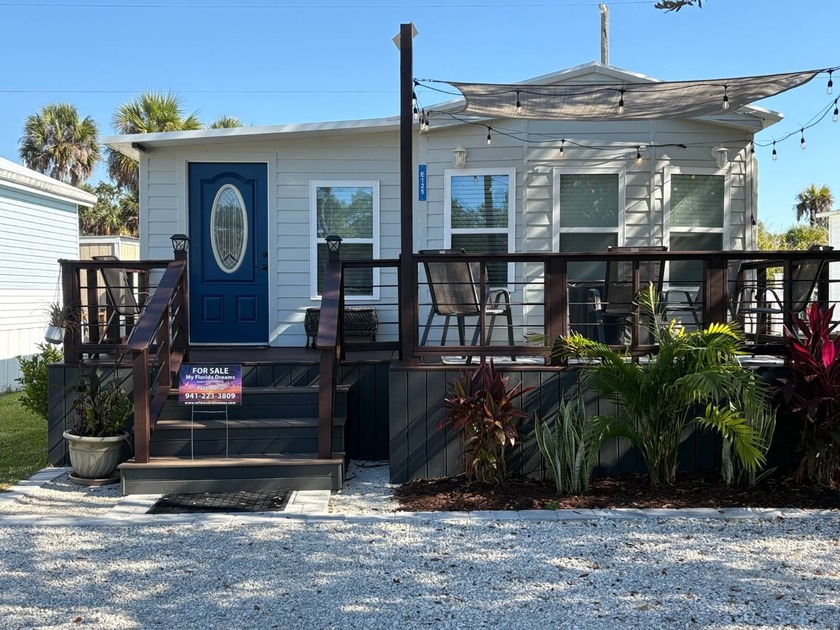 An undeniable, gorgeous Park Model awaits its new owners! - Beach Home for sale in Venice, Florida on Beachhouse.com