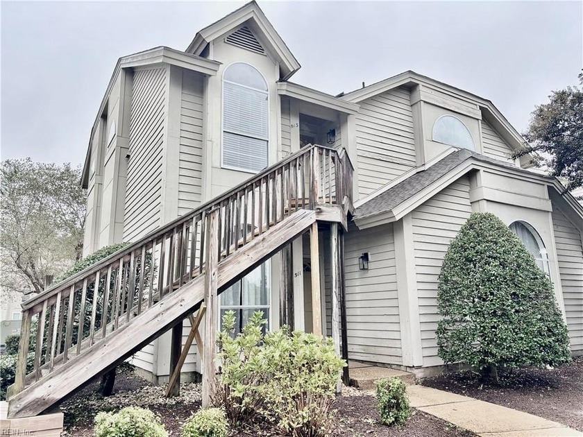 Beautiful 2-bedroom condo in sought after Great Bridge area is - Beach Condo for sale in Chesapeake, Virginia on Beachhouse.com