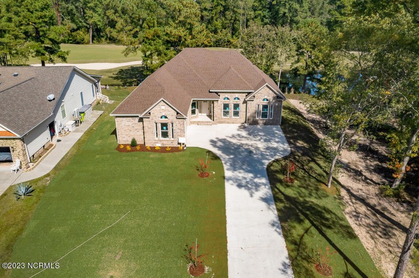 Outstanding Price Improvement! PICTURESQUE VIEWS OF GOLF COURSE - Beach Home for sale in New Bern, North Carolina on Beachhouse.com