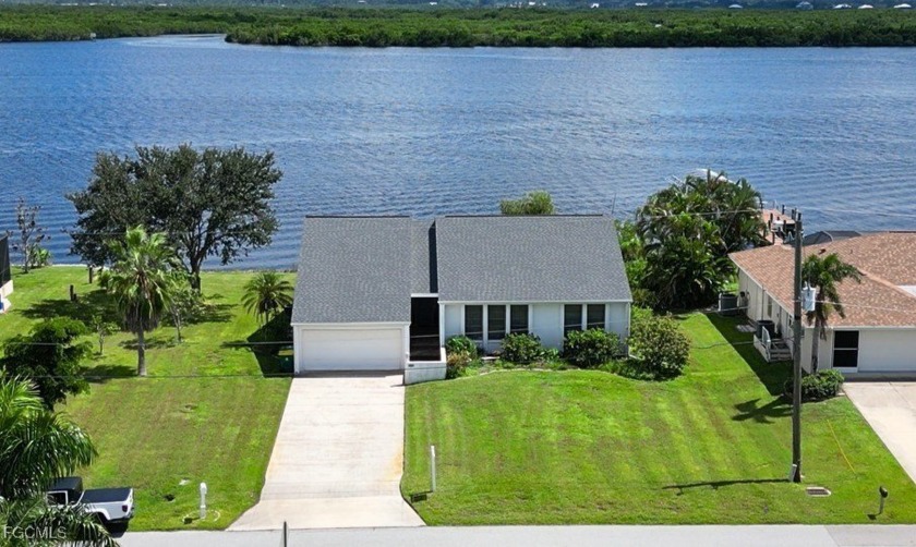 This waterfront home places the PEACE RIVER RIGHT IN YOUR BACK - Beach Home for sale in Punta Gorda, Florida on Beachhouse.com