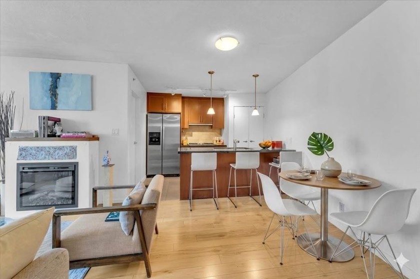 Rarely available Junior 2 Bedroom at The Melville in the heart - Beach Condo for sale in Vancouver, British Columbia on Beachhouse.com