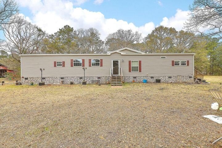 10-acre tract in the Town of Hollywood, SC featuring a 2017 - Beach Home for sale in Hollywood, South Carolina on Beachhouse.com
