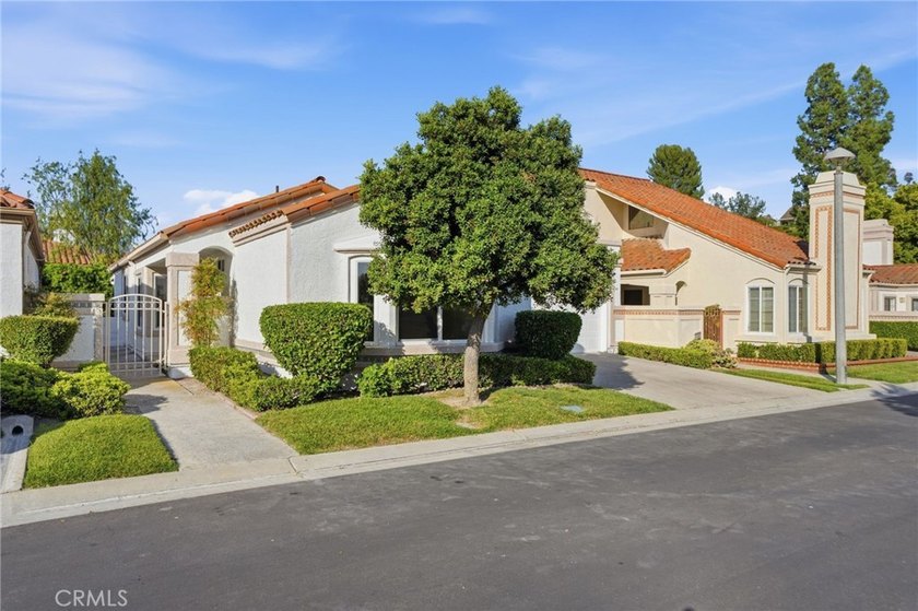 Turnkey, desirable single-level 2 bedroom, 2 bathroom floorplan - Beach Home for sale in Mission Viejo, California on Beachhouse.com