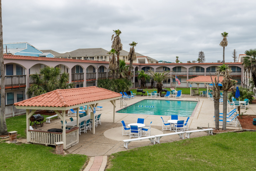 Just across the street from the Beach, nicely-equipped 21 - Beach Vacation Rentals in Corpus Christi, Texas on Beachhouse.com