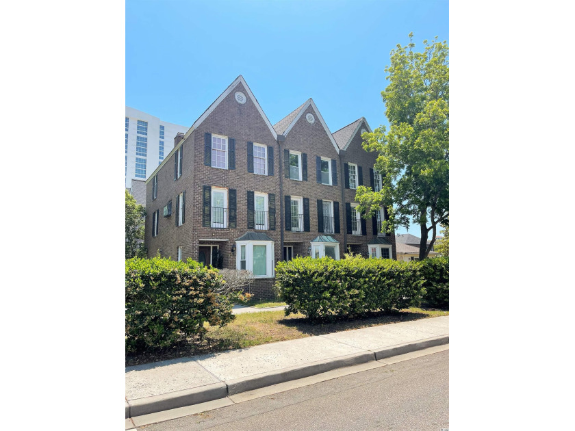 Great opportunity in prime location directly in the heart of - Beach Townhome/Townhouse for sale in Myrtle Beach, South Carolina on Beachhouse.com