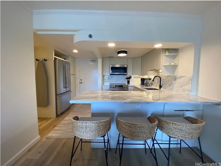 Experience iconic island living at the Ilikai Apartment Building - Beach Condo for sale in Honolulu, Hawaii on Beachhouse.com