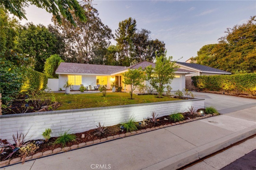 STUNNING REMODELED HOME NESTLED ON A MASSIVE PRIVATE LOT! This - Beach Home for sale in Mission Viejo, California on Beachhouse.com