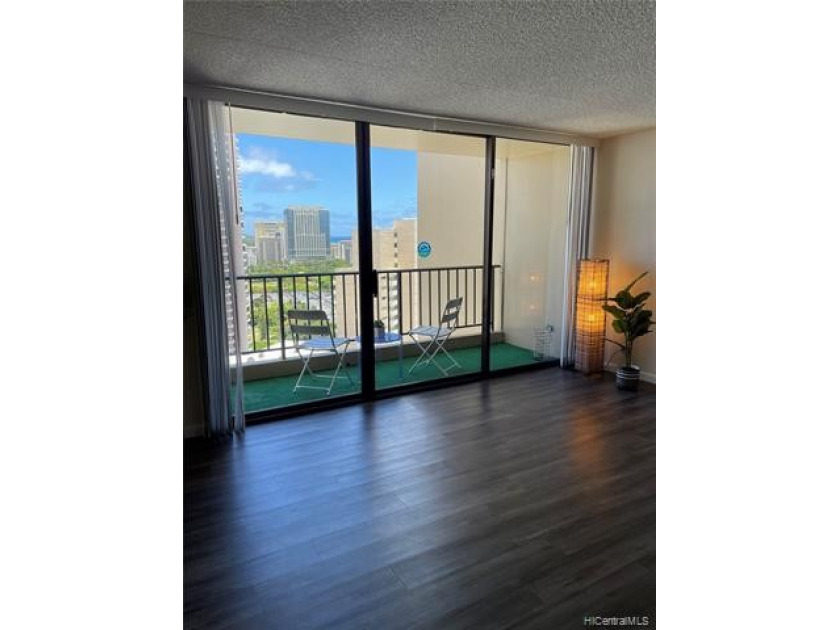 Very nice high floor corner/end unit with view! Bedroom has - Beach Condo for sale in Honolulu, Hawaii on Beachhouse.com