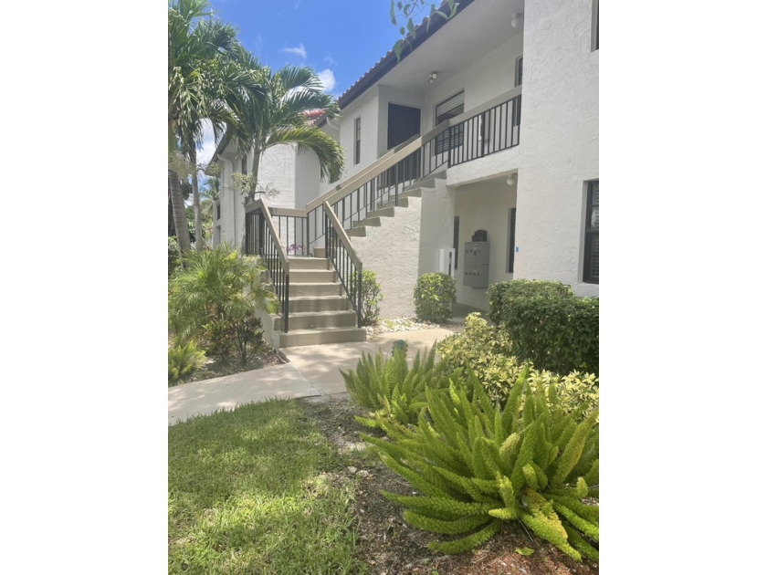 Beautifully kept 2/2 condo in the lovely Cypresses of Boca Lago - Beach Condo for sale in Boca Raton, Florida on Beachhouse.com