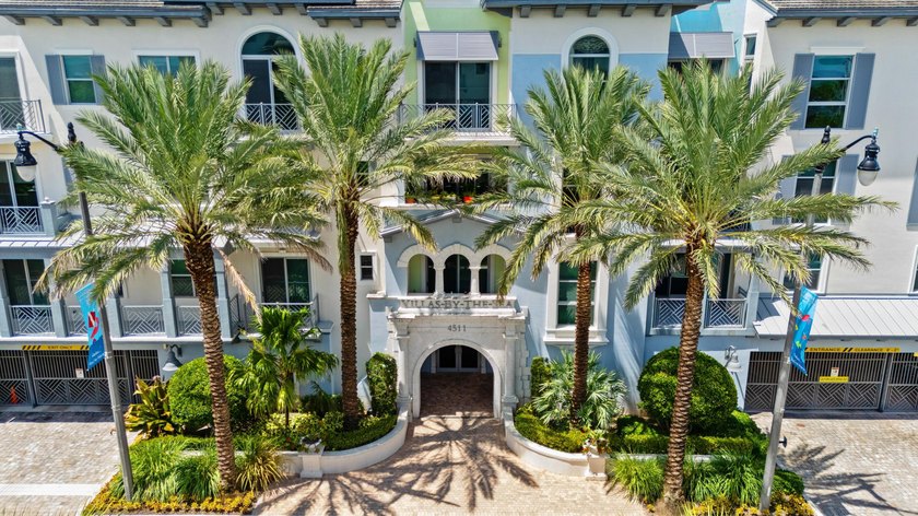 This Gorgeous Penthouse is Perfect for Those Seeking a Luxurious - Beach Condo for sale in Lauderdale BY The Sea, Florida on Beachhouse.com